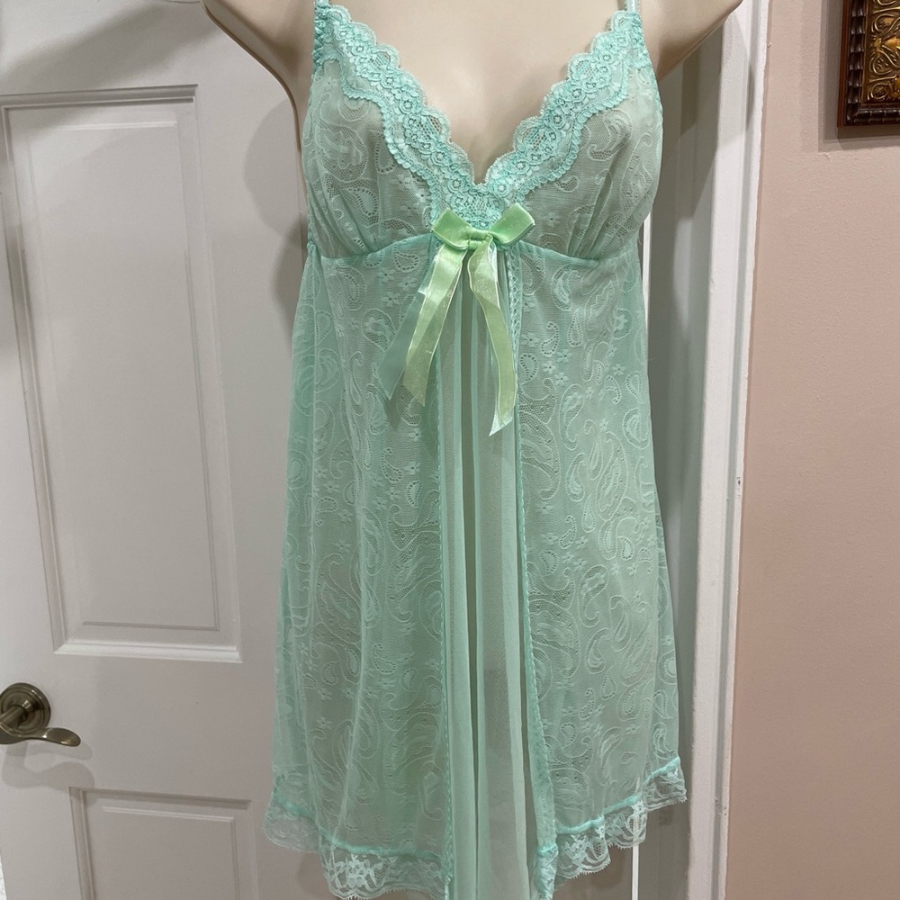 INTIMATES Aqua All Floral Lace Short Nightgown Size M. Sexy.